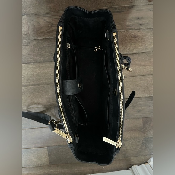 Michael Kors Medium Leather Shoulder Bag - Picture 5 of 7